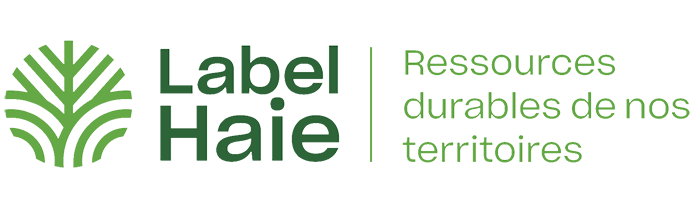 Accompagnement à la gestion durable 1 Logo avec un motif de plante verte à gauche, Label Haie en lettres vertes grasses au centre, et le texte français Ressources, paillage, arbres, territoires en vert plus clair à droite.